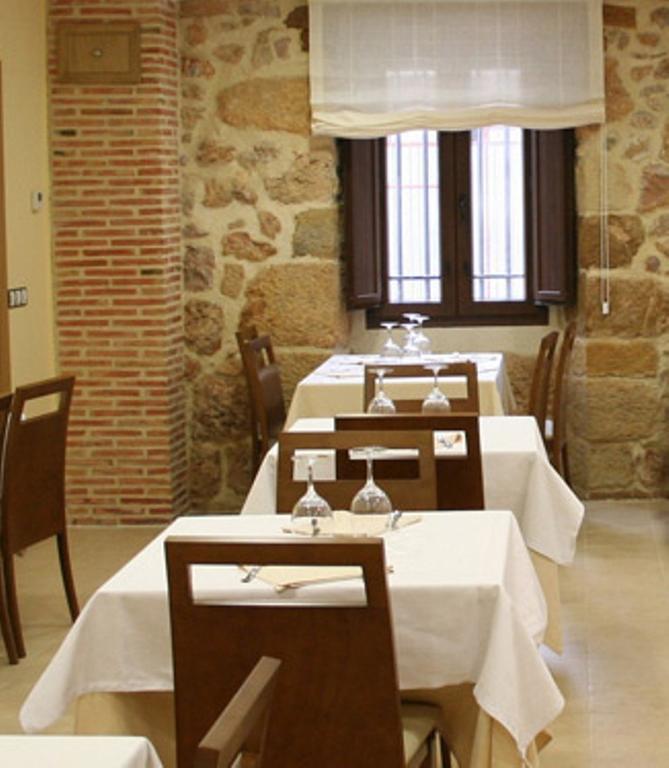 Hostal Restaurante La Muralla Ona Luaran gambar